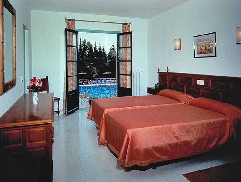 Globales Pueblo Andaluz Hotel San Pedro de Alcántara Екстериор снимка